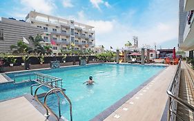 Royal Palace Beach Resort Walking Distance 1 Minutes